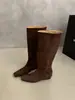 Primeiro Encontro Temporada Aumento de Altura Bico Fino Camurça Botas de Cano Alto 2026 Outono/Inverno Novo Estilo Coreano Retro Fashionável Estilo de Nicho Emagrecimento
