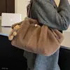 Simple, de un solo hombro, estilo nuevo, temática de dibujos animados, retro, colección otoño 2026, bolso de trabajo, de peluche, bolso de mano de moda para mujer, estilo coreano y japonés