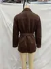 Blazer elegante de camurça sintética marrom escuro de comércio exterior transfronteiriço para mulheres com lapela, abotoamento simples, cinto e design de cintura com laço