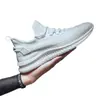 Zapatos deportivos de comercio exterior al por mayor, nuevo modelo verano 2026, transpirables, resistentes al olor, antideslizantes, modernos, versátiles, zapatos casuales para hombre, zapatos de tela