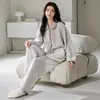 Novo pijama feminino de inverno, cardigã com lapela, meio aveludado, espessado e forrado com fleece, quente, simples, casual, pode ser usado fora, conjunto