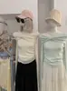 Top de punto Omalai con nudo de lazo, abalorios, hombros descubiertos y manga larga con un nuevo diseño para primavera 6557