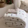 2026 Novo Ins Desenho Animado Fofo Um Lado Malha de Leite Algodão Um Lado Veludo de Feijão Calmante Colcha de Primavera Outono Colcha de Inverno Colcha