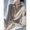 Cárdigan de punto de cuello alto, nuevo estilo otoño e invierno 2026, elegante y con estilo, suéter rojo para mujer, adecuado como capa base