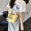 Bolso Cubo Cesta de Moda y Estilo para Mujer 2025 Nuevo Elegante Color Sólido Moda Nicho Hombro Único Cruzado Bolso de Moda