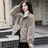 Versión Coreana 2025 Nuevo Abrigo Corto de Algodón Chaqueta Otoño e Invierno Cálido Holgado Piel Integrada Abrigo de Algodón Chaqueta Abrigo