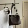 Estilo Coreano 2026 Retrô Casual para o Dia a Dia Bolsa de Grande Capacidade Moda Feminina Bolsa de Ombro Único Versátil Bolsa Tote Tecida