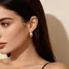 Novos Brincos Transfronteiriços Estilo Francês Leve Luxo Retrô Geométricos Listrados Vazados Moda Versátil Joia de Orelha Feminina Atacado