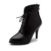 Botas femininas retrô com zíper traseiro, bico fino, botas curtas de tamanho grande para mulheres, tamanhos 40-46, salto alto, produção de longo prazo L105
