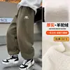 Pantalones Deportivos de Forro Polar para Niños en Liquidación Invierno Niños con Forro Polar Integrado Otoño e Invierno Sueltos Engrosados Pantalones Venta al por Mayor Transfronteriza Modernos