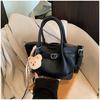 Bolsa Balde Portátil Casual para Pendular Feminina 2025 Nova Primavera Design de Nicho Moda Estilo Ocidental Bolsa de Ombro Transversal