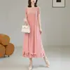 Vestido de Verano Plus Size Plisado con un Diseño que Presenta Adornos Florales Tridimensionales, Falda de Cintura Alta Suelta de Longitud Media, Vestido Estilo Issey Miyake