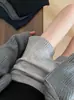 Cinza, uma cor que é um sucesso! Shorts de tricô liso para mulheres, uma opção emagrecedora e casual, modelo 21511