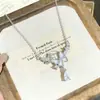 Colar de Aço Titânio Dupla Borboleta Estilo Coreano Luxo Leve para Mulheres com Design Único, Pingente de Franja Gota d'Água, Corrente de Clavícula Esmaltada Tendência Atacado