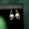 Nuevos pendientes de perlas con alas de pez para otoño e invierno 2023, accesorios para orejas de mujer, diseño nicho, alta gama, pendientes geométricos de diamante