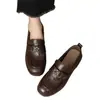 Mocasines de cuero suave con camelia y suela blanda para mujer, novedad otoño 2026, zapatos planos versátiles de cuero pequeños estilo retro británico