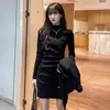 Vestido ajustado de un solo hombro con cuello semi-alto 26 Estilo Nuevo Lujo Ligero Estilo Puro Deseo Cintura Delgada Sexy Vestido Corto para Mujer