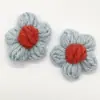 Flor pequeña tejida a mano 4CM pompón de lana flor para accesorios de ropa bolsa pinza para el pelo accesorios broche flor de ganchillo diy