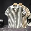 Camisa Masculina Listrada Casual Fina de Verão com Lapela Externa de Seda Gelo Seersucker Fresca de Manga Curta