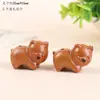 Madera de Durazno Cerdo Durmiendo Talla en Madera DIY Pequeños Accesorios Llavero de Cuentas Tejido a Mano Colgante Encanto para Bolsas Adornos Wenwan