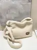 Bolsa de Pelúcia Estilo Preguiçoso de Comércio Exterior para Mulheres 2025 Nova Bolsa de Ombro Versátil Casual Bolsa Transversal Tote Estilo Western de Nicho