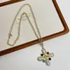 Collar de Pétalos Cruzados para Mujer, Diseño de Nicho de Lujo Ligero, Estilo Old Money de Alta Gama, Estilo Largo de Moda, Mismo Estilo que la Bloguera del Ciervo