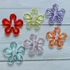 Acessório de flor acrílica colorida oca de cinco pétalas, versátil para correntes de celular, pingentes de bolsa e acessórios DIY