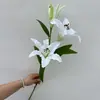 Nueva flor artificial de 3 cabezas, lirio perfumado, lirio plisado, boda, salón de bodas, camino alto, plomo, decoración suave, flor de comercio exterior