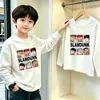 Camiseta de manga comprida para meninos, algodão puro, novo estilo primavera/outono 2026, cor sólida, gola redonda, top de base para crianças mais velhas