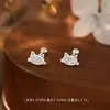 Brincos de prata pura S999 com design de gato e peixe, com fecho de rosca, design fresco e simples, brincos doces e modernos para atacado