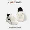 Zapatos transpirables para caminar para niñas, nuevo modelo 2026, zapatillas deportivas blancas para niños, zapatillas casuales de suela suave para niños, zapatos para bebé