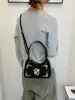 Bolsa vintage estilo japonês para axila feminina, nova coleção 2026, design de alta qualidade, adequada para o dia a dia, com detalhes bordados, bolsa de ombro versátil, bolsa transversal moderna