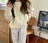 Nuevo suéter de cuello redondo minimalista, suave y de corte relajado estilo coreano para mujer, un top de punto holgado y versátil perfecto para usar en capas en otoño e invierno.