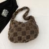 2023 Nova Bolsa de Ombro de Outono de Pelúcia Xadrez Fresca Literária Feminina Bolsa de Axila Casual Cor Sólida Peluda Bolsa Mensageiro