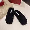 Pantuflas de felpa de lana de cordero retro de suela plana para mujer, adecuadas para usar al aire libre, nuevo modelo otoño e invierno 2026, pantuflas de algodón de punta cerrada cálidas y perezosas