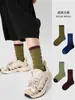 Fábrica de calcetines para niños ZYZ cabello liso otoño e invierno código nuevo algodón geométrico calcetines para niños calcetines de tubo a rayas retro