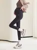 Leggings de maternidade para outono e inverno, forrados com fleece e espessados para uso ao ar livre, novo modelo 2026 de calças de maternidade que não apertam a barriga, calças de yoga tubarão