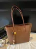 Bolsos de Gran Capacidad Otoño e Invierno 2025 Nuevo Estilo Retro para Viajar al Trabajo Bolso de Hombro para Mujer Bolso de Mano para Estudiante Universitario