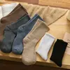 24 Meias Masculinas de Inverno Veludo Aconchegante Espessadas Algodão Felpudo Outono e Inverno Meias Listradas Masculinas Cor Lisa Meias de Cano Médio