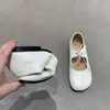 Sapatos Mary Jane retrô com bico dividido falso para mulheres, novos sapatos baixos de balé com cadarço estilo coreano 2026, sapatos de vovó baixos