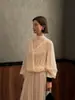 Novedad para Otoño 8/10 Principios de Otoño Estilo Francés Suave y Elegante Diseño Cruzado Manga Larga Cuello con Volantes Camisa de Mujer F1097
