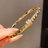 Pulseira com Fecho de Estrela em Zircônia Banhada a Ouro Real 18K Pulseira de Mão com Temperamento Individual da Moda Luxo Leve Toque de Alto Padrão Joia de Mão Feminina