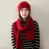 Cachecol 100% caxemira pura, macio, hipoalergênico, leve, simples, versátil, quente e oferece proteção contra o frio.; um cachecol de comprimento médio