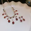 Set de dos piezas de pendientes cuadrados con incrustaciones de diamantes y collar, moderno, de lujo ligero, sensación de alta gama, juego de joyas exquisito y versátil