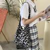 Bolso Casual Grande de Capacidad Estilo Retro para Mujer Mismo que el de Xin Zilei con Estampado de Leopardo Bolso Cruzado de una Sola Correa Bolso Tote de Estampado de Leopardo de Nicho
