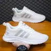 Verano 2024 nuevos zapatos casuales deportivos de malla transpirable, suela suave, ligeros, delgados, para pareja, combinan con todo, Moda