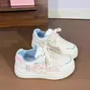 Tênis de Board Versátil Diário Estilo Coreano com Solado Grosso Doce para Meninas, Tamanhos Médios e Grandes, Novos Tênis Casuais para Meninas Primavera/Outono 2026