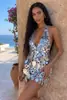 Vestido slip de crochê com lantejoulas, estilo europeu e americano, decote halter V profundo, vestido curto de lantejoulas vazado, vestido de lantejoulas para férias na praia