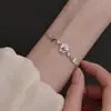 Pulseira Flor Borboleta para Mulheres, Luxo Acessível Design de Nicho, Pequena Fresca e Versátil Estilosa, Nova Joia de Mão 2025 para Namorada