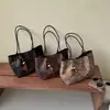 Bolsa Grande Estampa de Leopardo Feminina Nova Outono 2026 Retro Simples de Ombro e Mão Versátil Bolsa Tote para o Dia a Dia